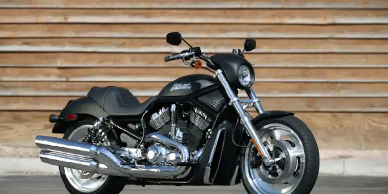 Harley Davidson Vrscd Night Rod & FXDBI Dyna Street Bob: Ride in the evening sun-vrscd