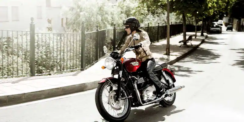 Triumph Bonneville - British Undercover Agent-agent