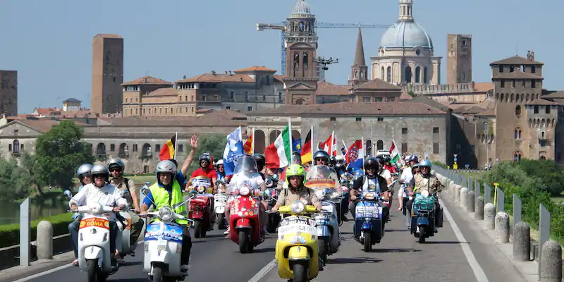Amore on two wheels: Vespa World Days 2014: Great screams of joy for the Vespa-amore