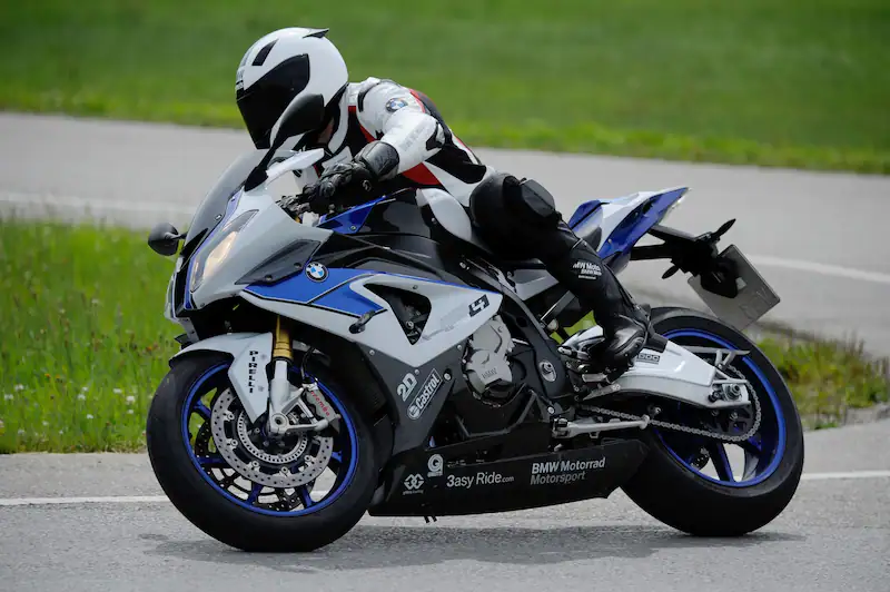 Twet Security: BMW brings first curve ABS in SUPERSPORT motorcycle-first