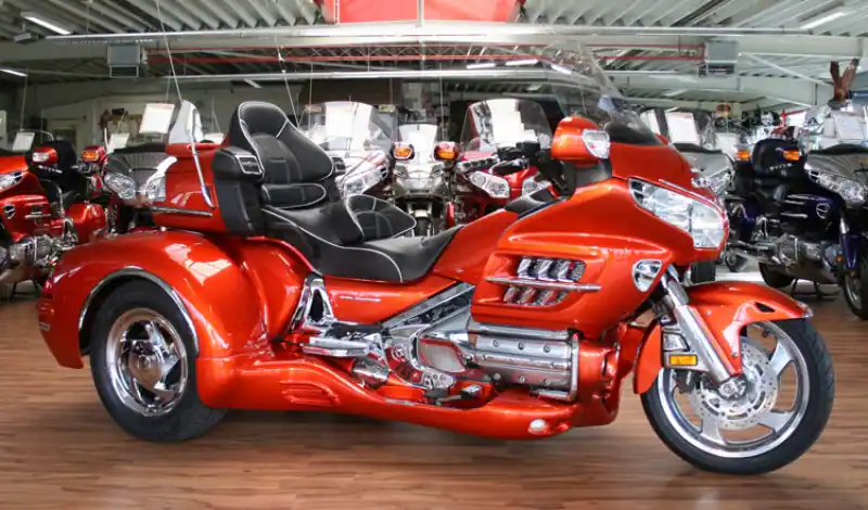 40 years Honda Gold Wing: six-cylinder and trikes-years