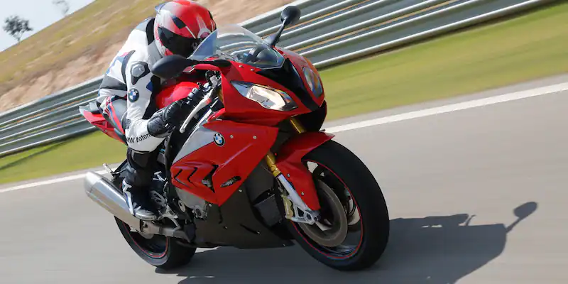 BMW S 1000 RR model year 2015: This BMW motorcycle never drives too fast-1000