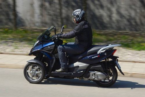 Driving Report Quadro 350S: This big city tricycle has 27 hp-driving