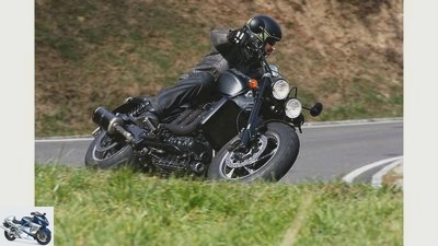 Penner-Triumph Rocket III in the driving report