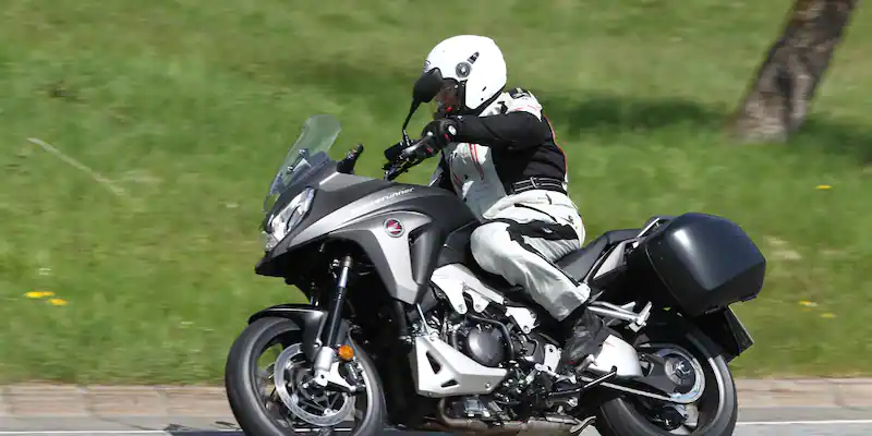 Driving Report Honda Crossrunner: Hondas Cheap Tourer Alternative to the BMW S 1000-honda