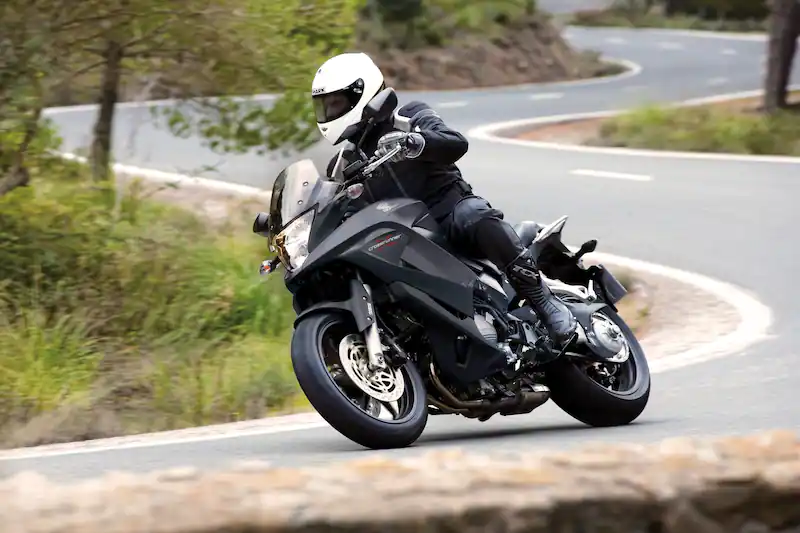 Driving Report Honda Crossrunner: Hondas Cheap Tourer Alternative to the BMW S 1000-report