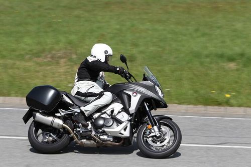 Driving Report Honda Crossrunner: Hondas Cheap Tourer Alternative to the BMW S 1000-driving