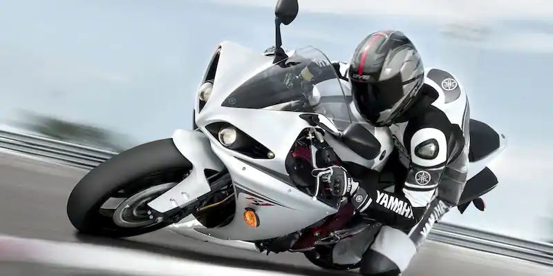 Driving Report Yamaha YZF-R1: on the knife cutting edge-knife