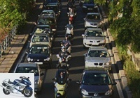 Road safety - Belgium authorizes inter-vehicle motorbike traffic -