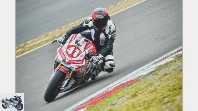 Race bike Yamaha YZF-R1M from the IDM Superstock in the test