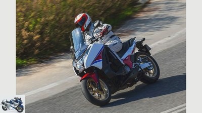 Honda Integra scooter in the test
