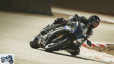Seven superbikes in the comparison test - country road