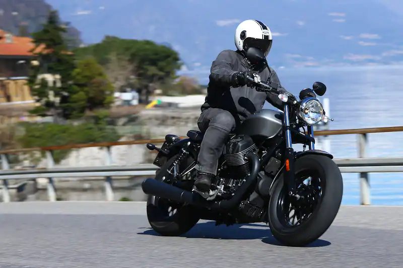 Moto Guzzi v9 Bobber in the test-bobber