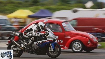 Sprint duel: BMW S 1000 RR against VW Beetle