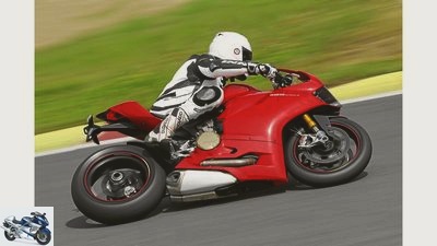 A comparison of the super sports car BMW S 1000 RR and Ducati 1199 Panigale S