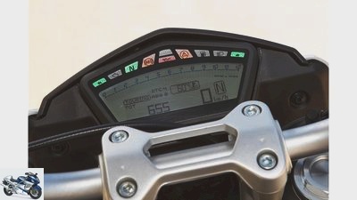 Supermoto test Ducati Hypermotard 939 and KTM 690 SMC R