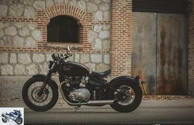 Custom - Triumph Bonneville Bobber test: the butter and the money of the beau-bber! - Page 1 - Static: The Bonnie slips Bobber style