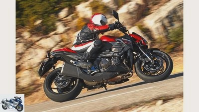 BMW F 800 R and Kawasaki Z 800e in the test