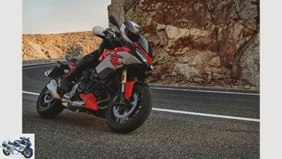BMW F 900 XR: Crossover with an enlarged twin heart