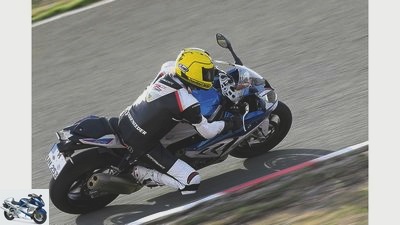 BMW HP4 and BMW S 1000 RR in a comparison test