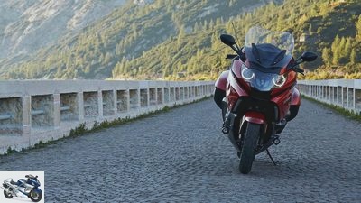 BMW K 1600 GT in the driving report