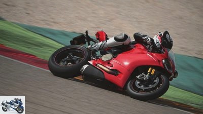 Generation comparison Ducati 1299 Panigale R Final Edition 2017 and Ducati 1199 Panigale from 2012