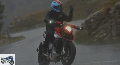 Practical guides - Practical motorcycle guide: how to choose your rain gear? -