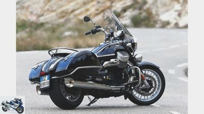Harley-Davidson Road King Classic against Moto Guzzi California 1400 Touring in the test