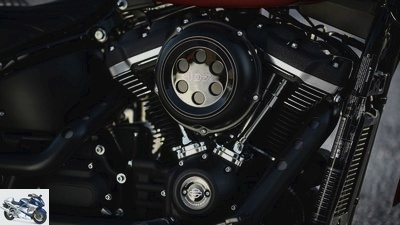 Harley-Davidson Softail Street Bob in the driving report