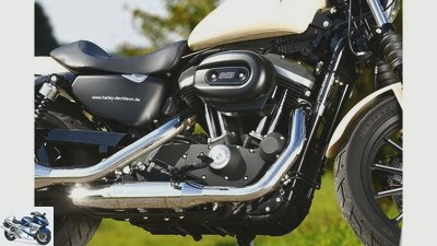 Harley-Davidson Sportster 883 Iron and Yamaha XV 950 in the test