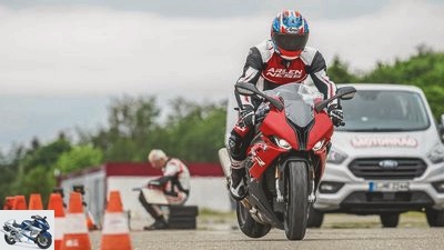 BMW S 1000 RR - model year 2018 and 2019 in the test