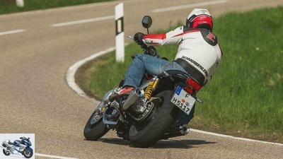 Honda CB 1100 RS and Bike Side-Honda CB 1100 F in a comparison test