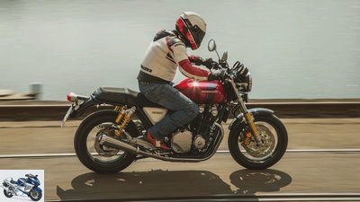 Honda CB 1100 RS and Bike Side-Honda CB 1100 F in a comparison test