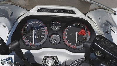 Honda CBR 1000 F Type SC 21 Ride with the classic