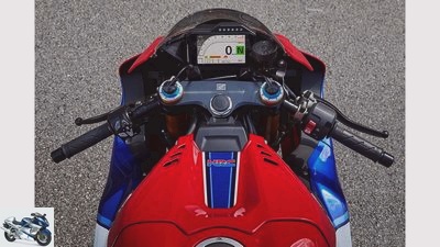 Honda CBR 1000 RR-R Fireblade (2020) - Delivery stop