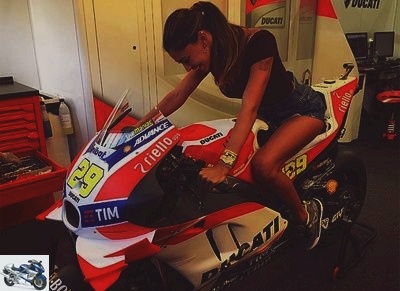 MotoGP - The sexiest umbrella girl of the Austrian GP -