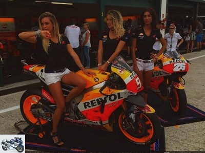 MotoGP - The sexiest umbrella girl at the San Marino GP -