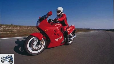 Honda VFR 750 F (type RC 24) in the test