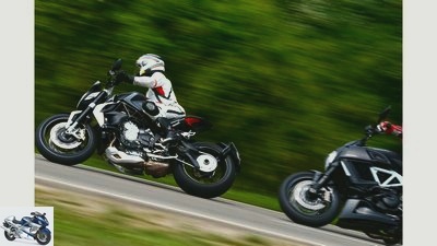 Ducati Diavel Carbon and MV Agusta Brutale 800 Dragster in the test
