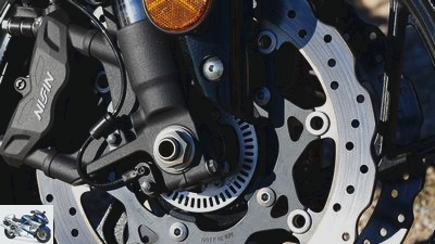 Ducati Monster 821, Suzuki GSX-S 750, Triumph Street Triple RS