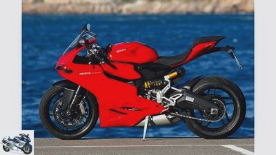 Ducati Panigale 899 and Suzuki GSX-R 750 in the test