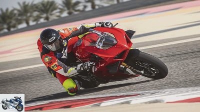 Ducati Panigale V4 S in the driving report