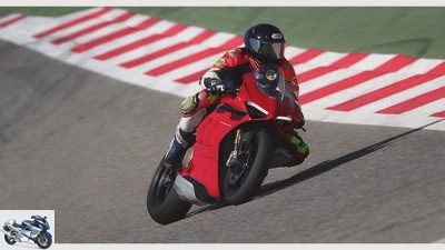 Ducati Panigale V4 S in the driving report