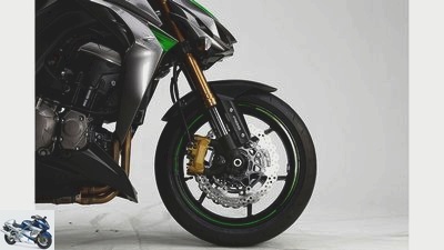 Kawasaki Z 1000 - model years 2004 and 2014 in a comparison test