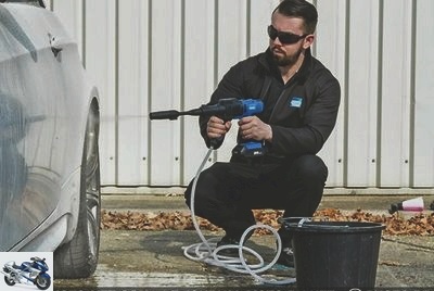 Tools - Wash your motorcycle without a water inlet? Possible with the Draper D20 cleaner! -
