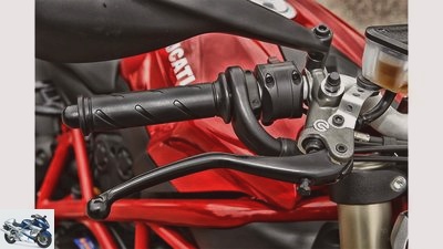 Ducati Streetfighter 848 and MV Agusta Brutale 800 RR in comparison test