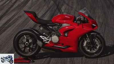 Ducati Streetfighter V2: Naked Bike - one size smaller