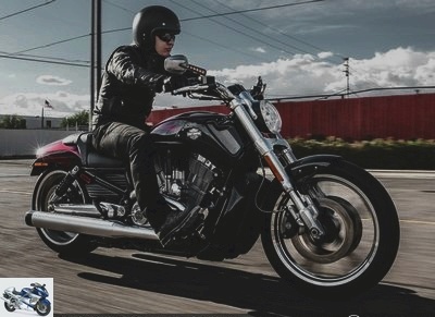 Practice - Harley-Davidson draws a line on the V-Rod - Used HARLEY-DAVIDSON