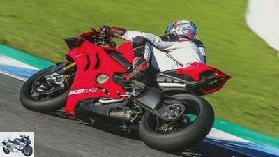 Ducati V4 R (2019) in the driving report