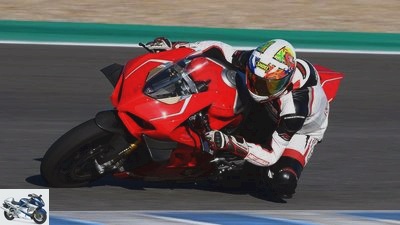 Ducati V4 R (2019) in the driving report